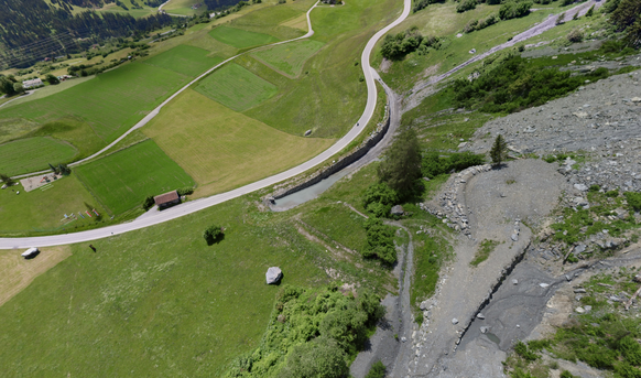 Der Stall liegt einiges näher am Berg als das Dorf (Bild von 2018).