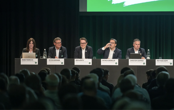 Der bisherige Verwaltungsrat mit (von rechts) Christoph Hammer, Patrick Gründler, Benedikt Würth und Peter Germann. Ganz links: VR-Sekretärin Riana Podrecca.