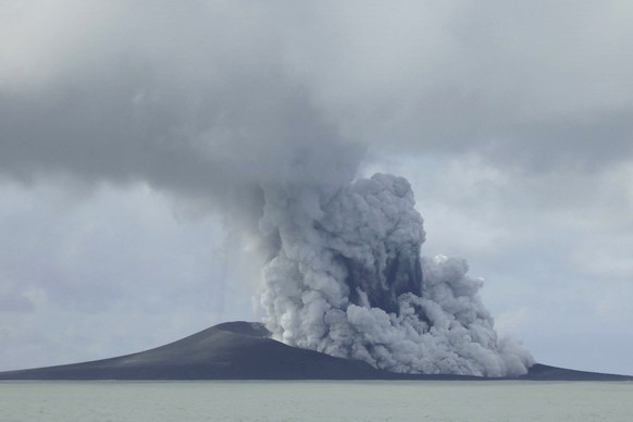 The highest ash plume ever recorded on Earth