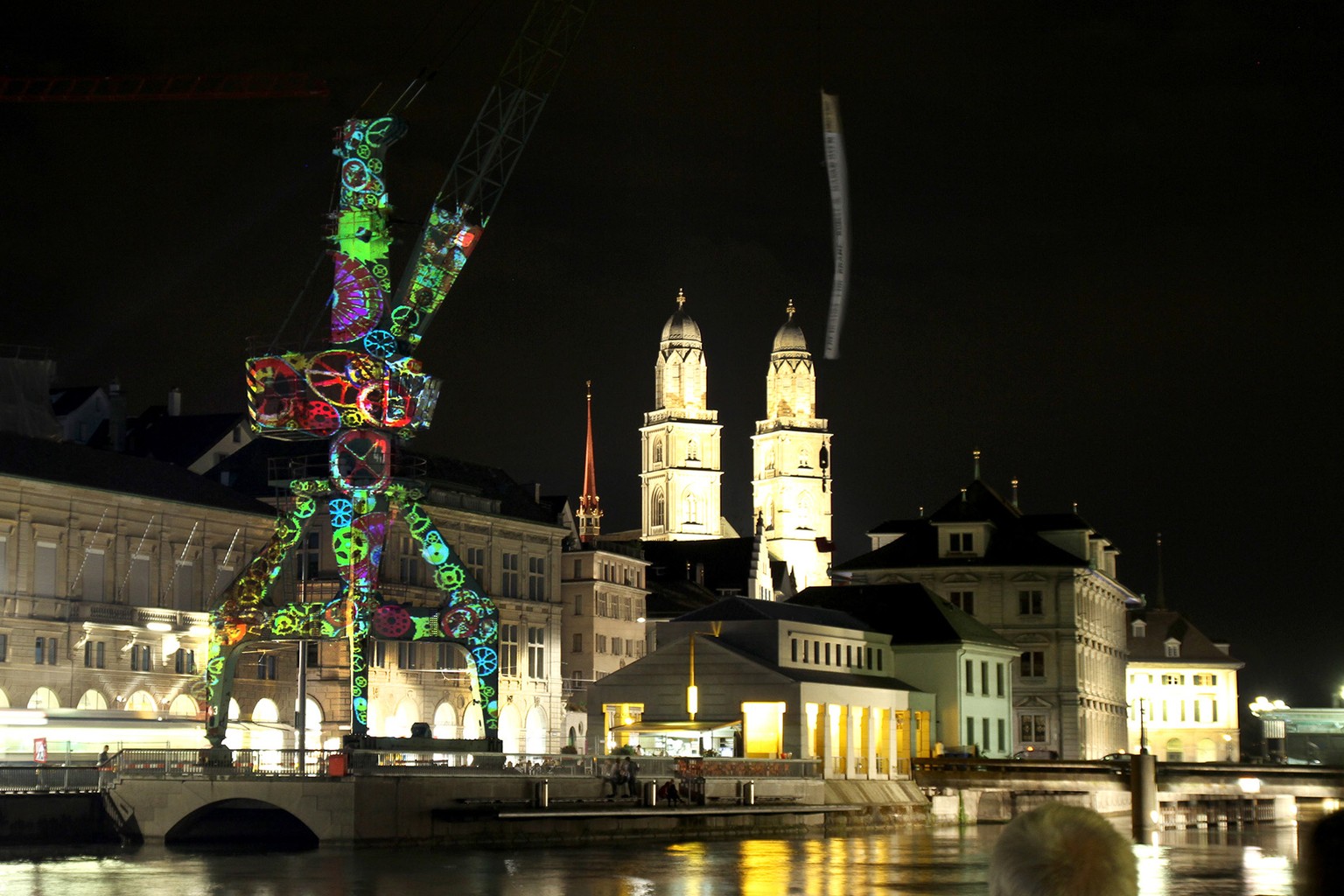 Diese Projektion liess sich von den Werken des Künstlers Jean Tinguely inspirieren.&nbsp;