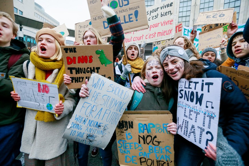 epa07314902 Belgian students gather to call for urgent measures to combat climate change during a demonstration in Brussels, Belgium, 24 January 2019. According the police more than 35,000 students ar ...