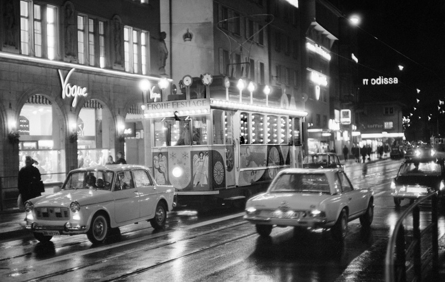 The &quot;Maerlitram&quot;, a special tram for children, pictured in Zurich, Switzerland, in December 1965. (KEYSTONE/PHOTOPRESS-ARCHIV/Str) Das &quot;Maerlitram&quot;, ein Spezialtram fuer Kinder im  ...