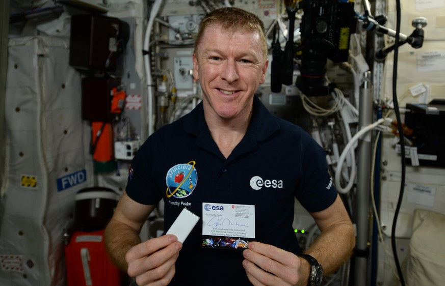 Als Dankeschön für den süssen Gruss schickte der britische Astronaut Tim Peake ein Selfie mit der Schoggi.<br data-editable="remove">