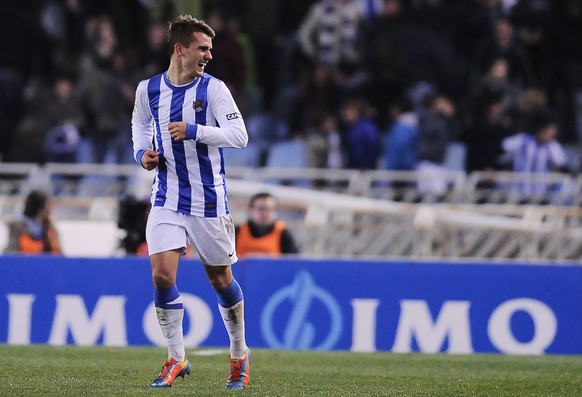 Real Sociedad&#039;s Antoine Griezmann of France, smiles after scoring his goal against FC Barcelona, during the Spanish League soccer match, at Anoeta stadium in San Sebastian, Spain, Saturday, Feb.  ...