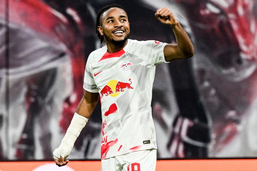 epa10296995 Leipzig&#039;s Christopher Nkunku celebrates after scoring the 2-0 goal during the German Bundesliga soccer match between RB Leipzig and SC Freiburg in Leipzig, Germany, 09 November 2022.  ...