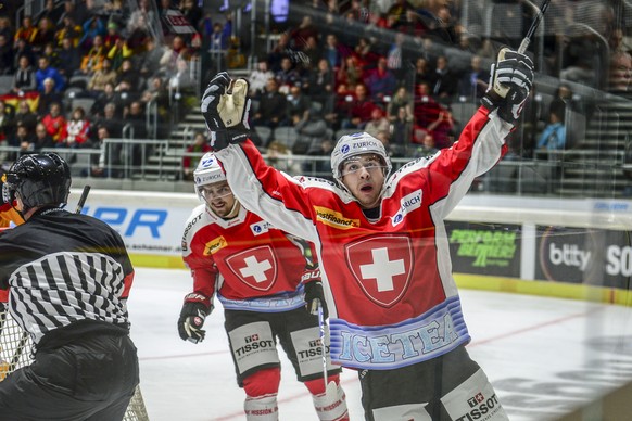 Kleiner Mann ganz gross: Lino Martschini entwickelt sich am Deutschland-Cup glänzend.