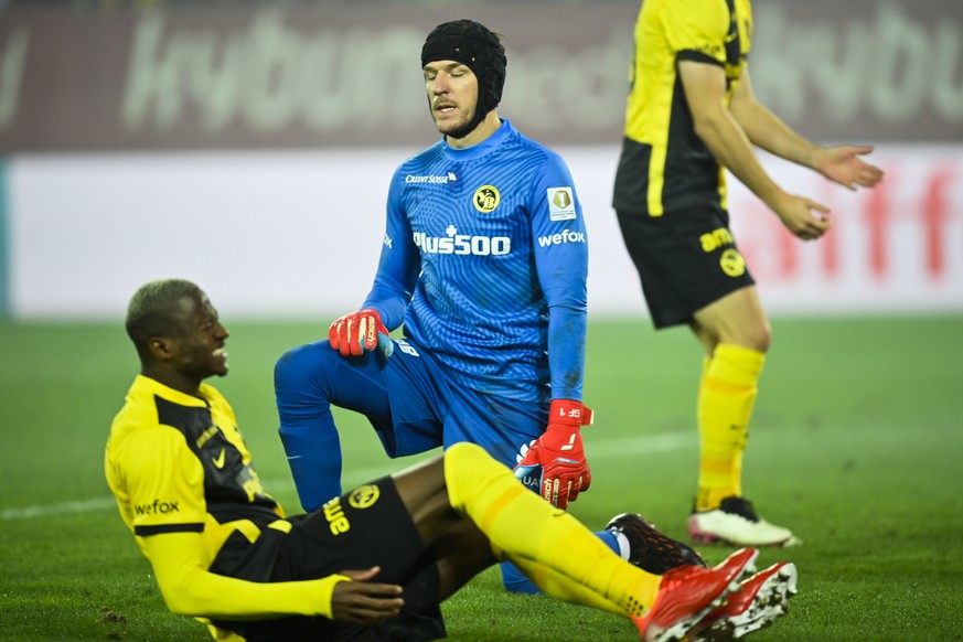 YB Torhueter Guillaume Faivre nach dem 2-0 im Fussball Super League Spiel zwischen dem FC St. Gallen und dem BSC Young Boys, am Samstag, 30. Oktober 2021, im Kybunpark in St. Gallen. (KEYSTONE/Gian Eh ...