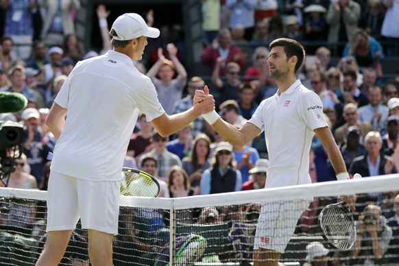 Überraschend musste sich Novak Djokovic (r.) Sam Querrey in der dritten Runde geschlagen geben.&nbsp;