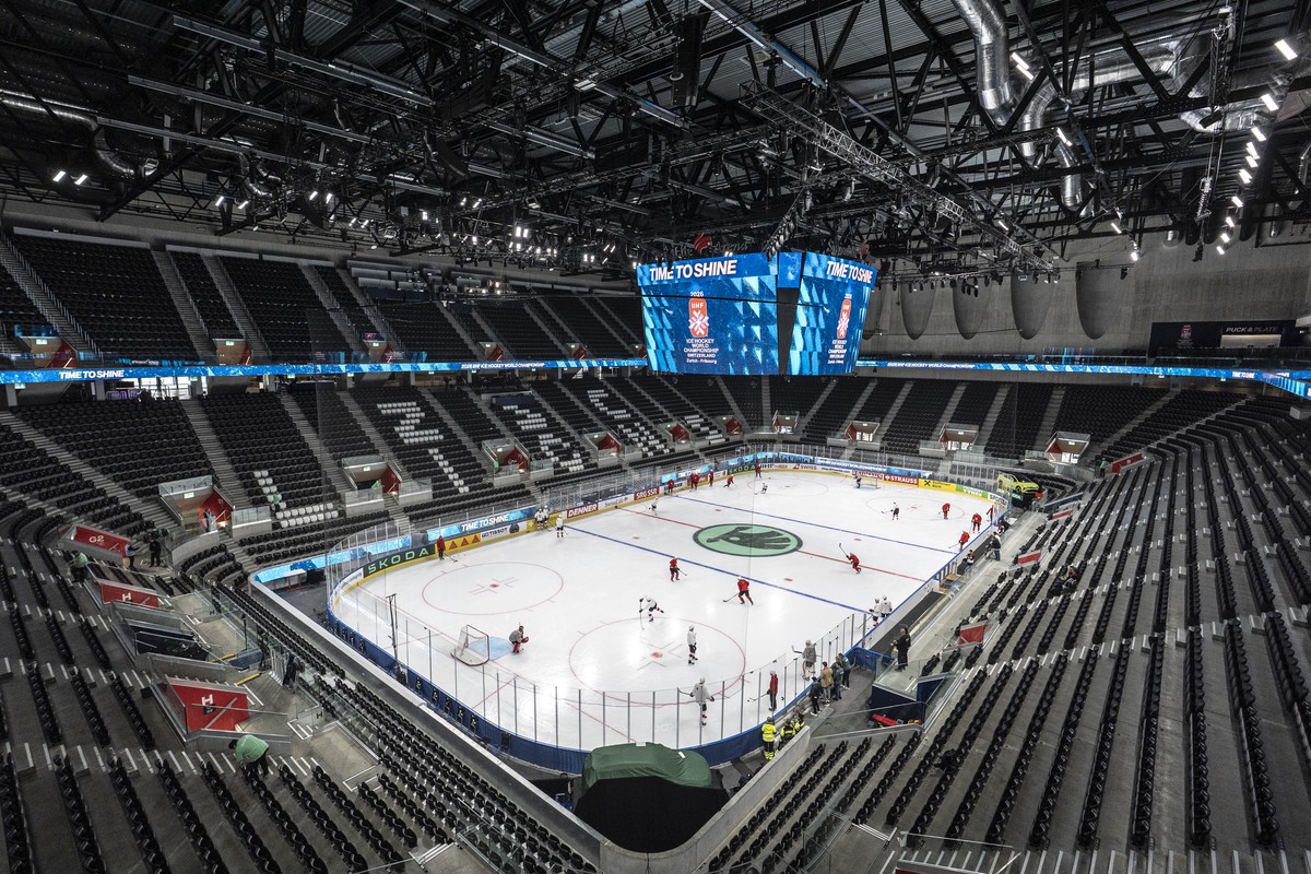 epa12956479 General view of a training session of Switzerland's national ice hockey team at Swiss Life Arena in Zuerich, Switzerland, 14 May 2026. Switzerland will host the ice hockey 2026 IIHF W ...