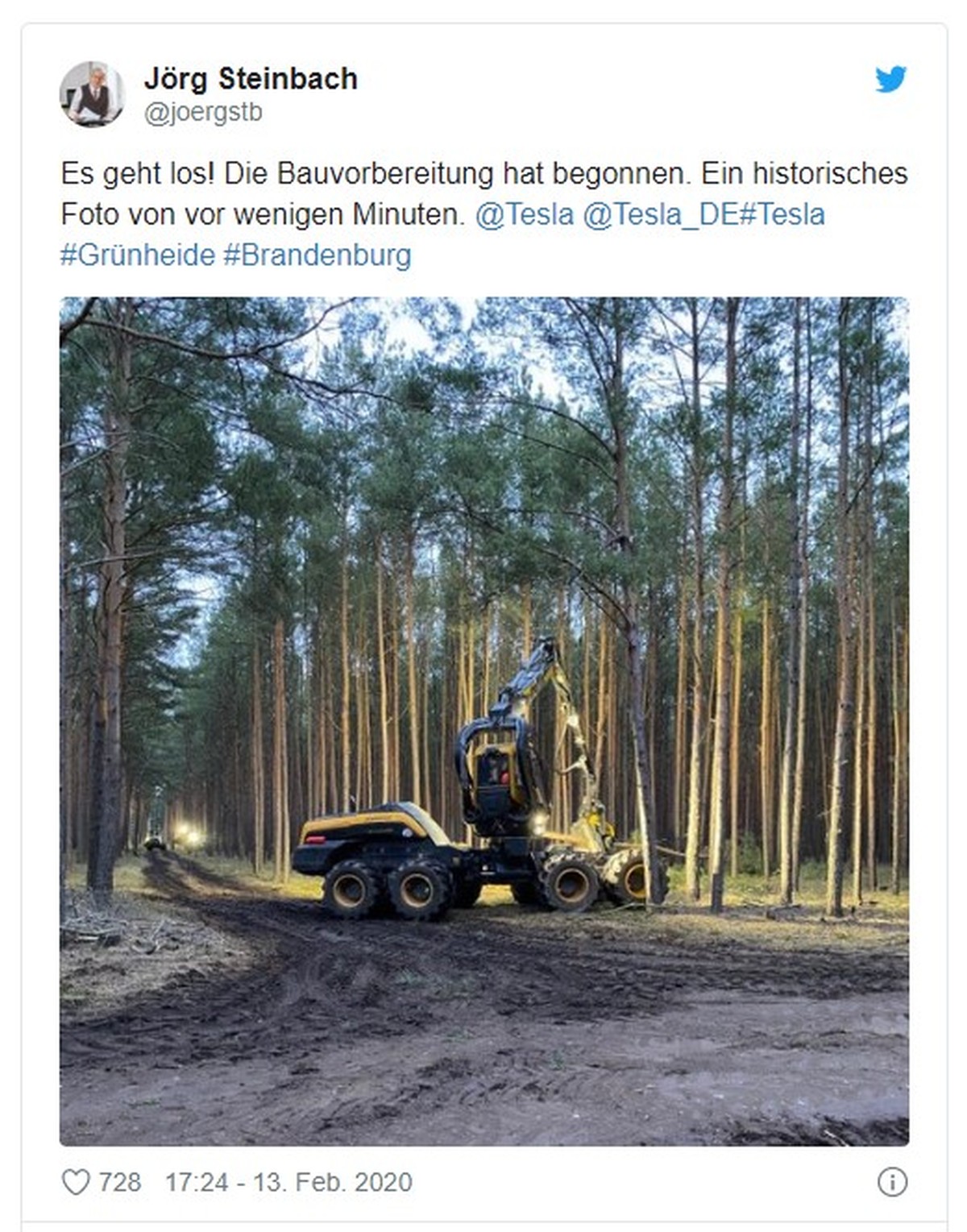 Brandenburgs Wirtschaftsminister Jörg Steinbach (SPD) feierte den Start der Rodung mit diesem Tweet.