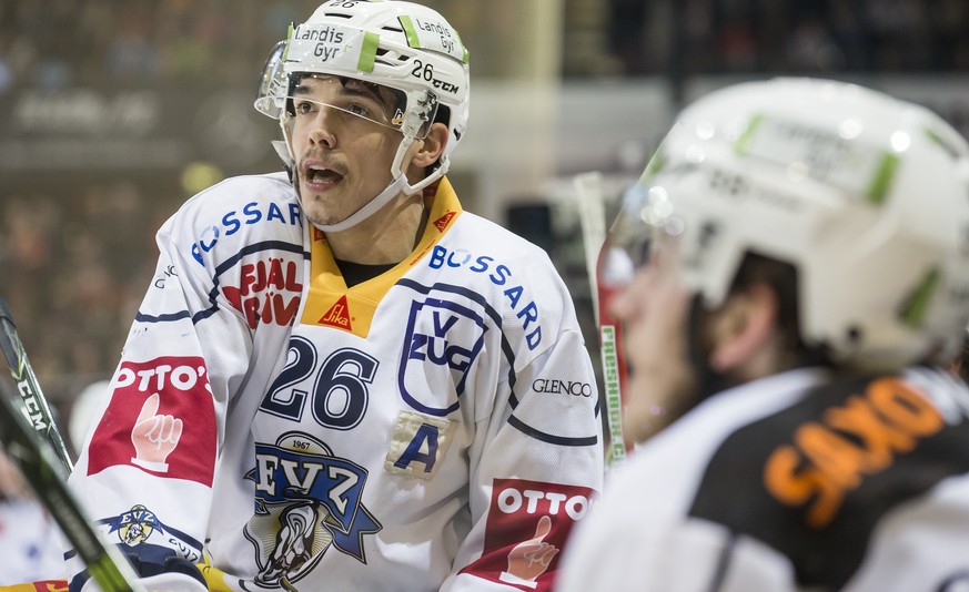 Zugs Reto Suri im fuenften Eishockey Playoff Finalspiel der National League A zwischen dem SC Bern und dem EV Zug am Samstag, 15. April 2017, in der PostFinance Arena in Bern. (KEYSTONE/Alexandra Wey)