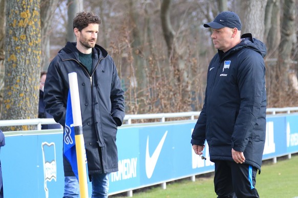 Arne Friedrich (l.) übernahm das Training der Hertha am Donnerstag für Dardai (r.), nun sind keine gemeinsamen Einheiten mehr möglich.