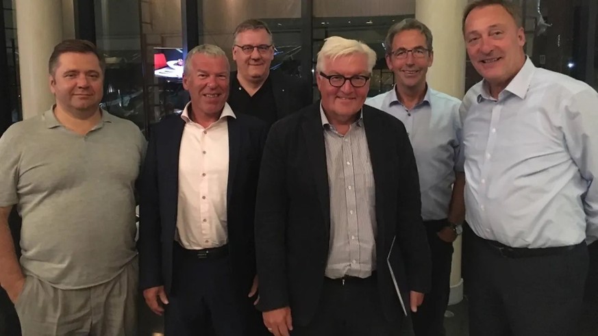 Geschäftlicher Termin in Russland: Schmatko (l.), Kohler (2.v.r.) und der deutsche Aussenminister Steinmeier (3.v.r.).
