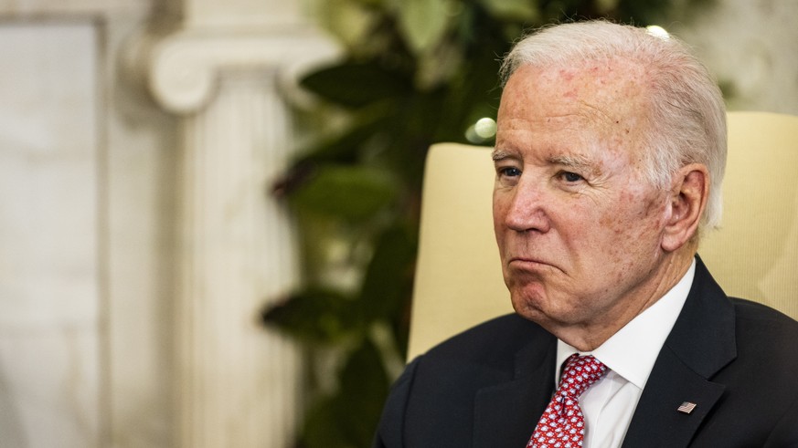 epa10374204 US President Joe Biden during a meeting with Ecuadorian President Guillermo Lasso in the Oval Office at the White House in Washington, DC, United States, December 19, 2022. EPA/Samuel Corum/POOL