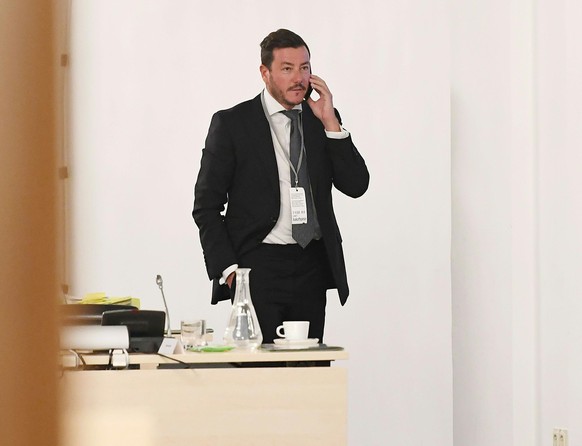 ABD0028_20221019 - WIEN - �STERREICH: ++ ARCHIVBILD ++ ZU APA0327 VOM 18.10.2022 - Signa-Holding-Gr�nder Rene Benko am Mittwoch, 21. Oktober 2020, im Rahmen des Ibiza-U-Ausschusses im Parlamentsauswei ...