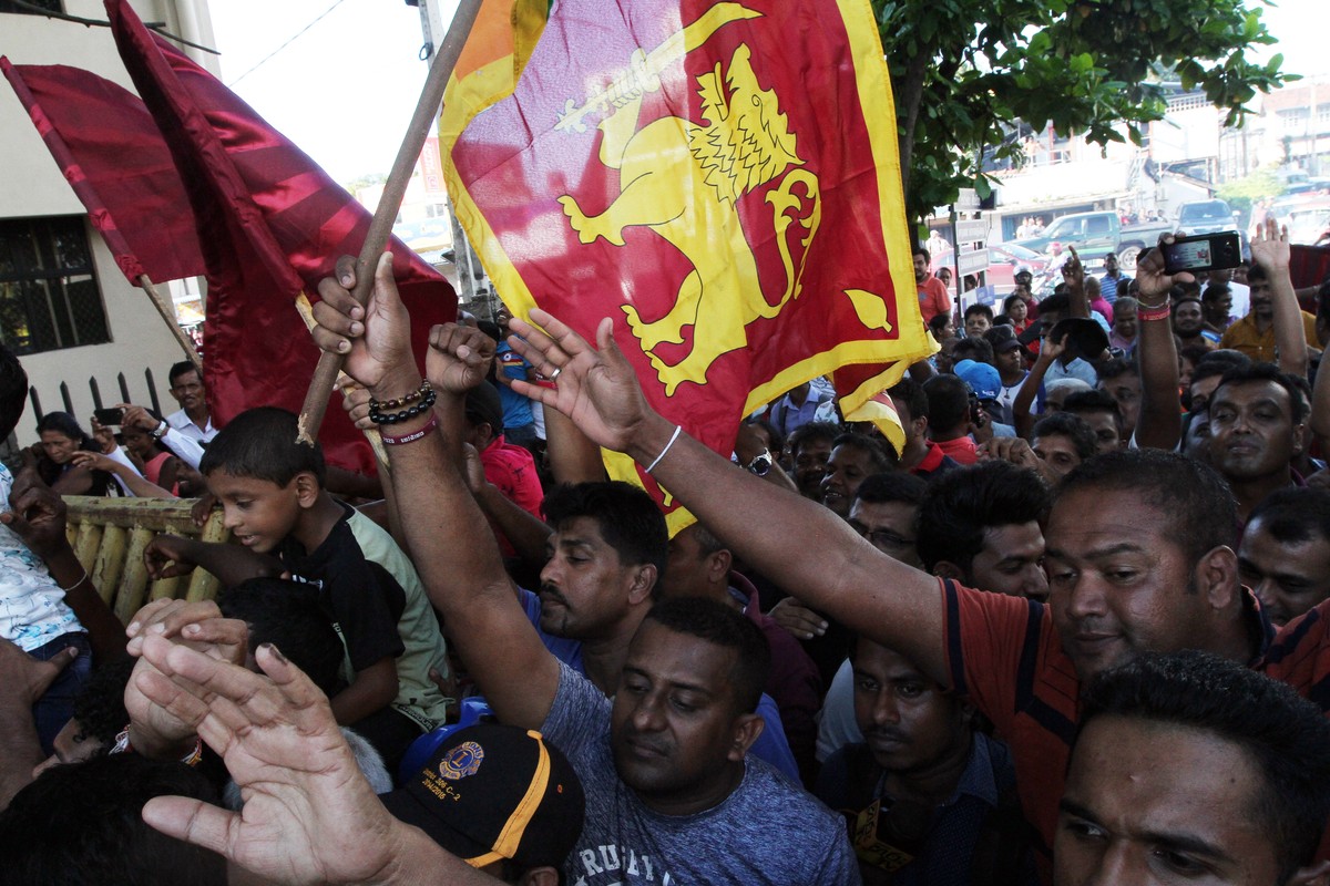 epa08003529 Supporters of Sri Lanka's President-elect Gotabaya Rajapaksa celebrate in Colombo, Sri Lanka, 17 November 2019. Rajapaksa defeated ruling party's candidate Sajith Premadasa in th ...