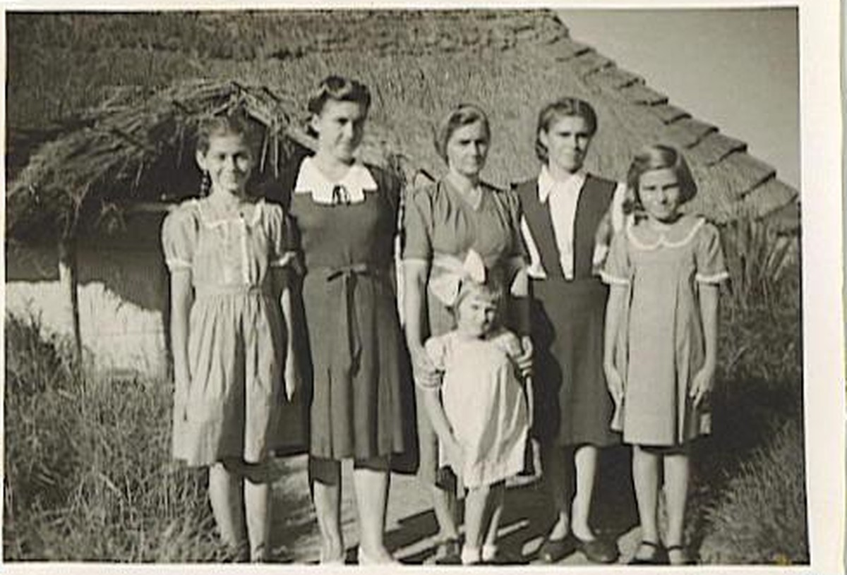 Zofia (Zweite von rechts) und ihre Familie in Kenia.