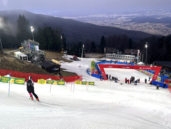 epa09667929 General view of the finish area of the men&#039;s slalom at the FIS Alpine Skiing World Cup in Sljeme Mount near Zagreb, Croatia, 05 January 2022. The men&#039;s slalom was cancelled due t ...