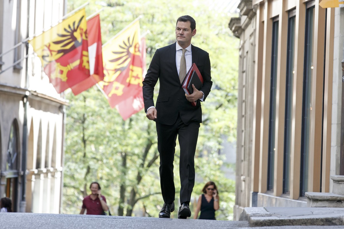 Pierre Maudet, president du Conseil d'Etat, arrive pour prendre part au point de presse du Conseil d'Etat in corpore, ce mercredi 5 septembre 2018 a Geneve. Le conseiller d'Etat genevoi ...