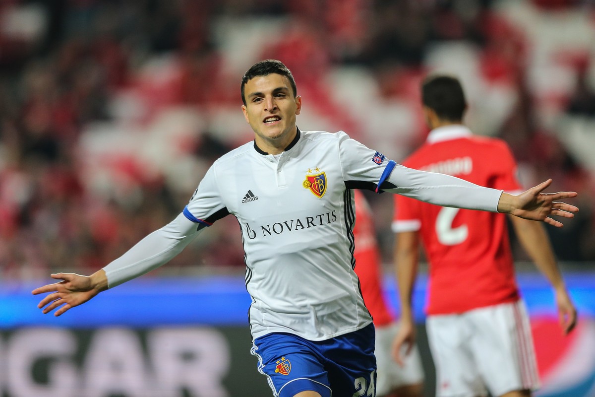 epa06369628 FC Basel's player Mohamed Elyounoussi celebrates after scoring a goal agianst Benfica during their UEFA Champions League Group A soccer match held at Luz stadium in Lisbon, Portugal,  ...