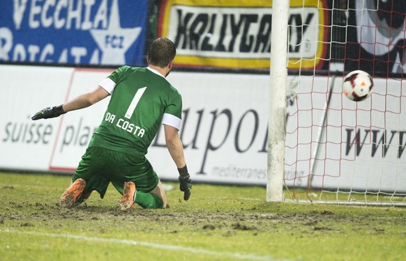 ARCHIVBILD ZU RUECKSTUFUNG VON FCZ GOALIE DAVID DA COSTA --- FCZ-Goalie David Da Costa kassiert das 1:0, im Super League Fussballspiel zwischen dem FC Aarau und dem FC Zuerich am Samstag, 22. Februar  ...