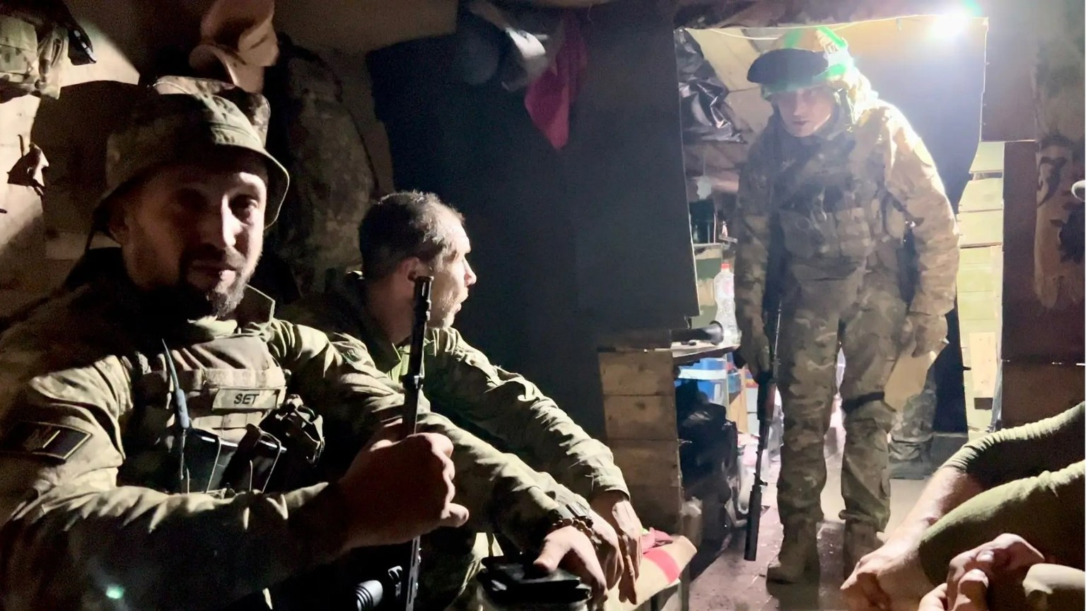 In the bunker, the soldiers discuss how to save their fallen comrades.