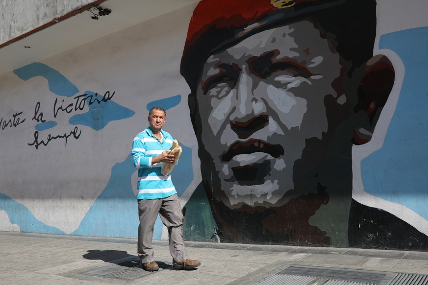 Diese Wandmalerei erinnert an den ehemaligen Präsidenten Hugo Chávez. «Seine» Zeitumstellung wurde jedoch inzwischen wieder rückgängig gemacht.