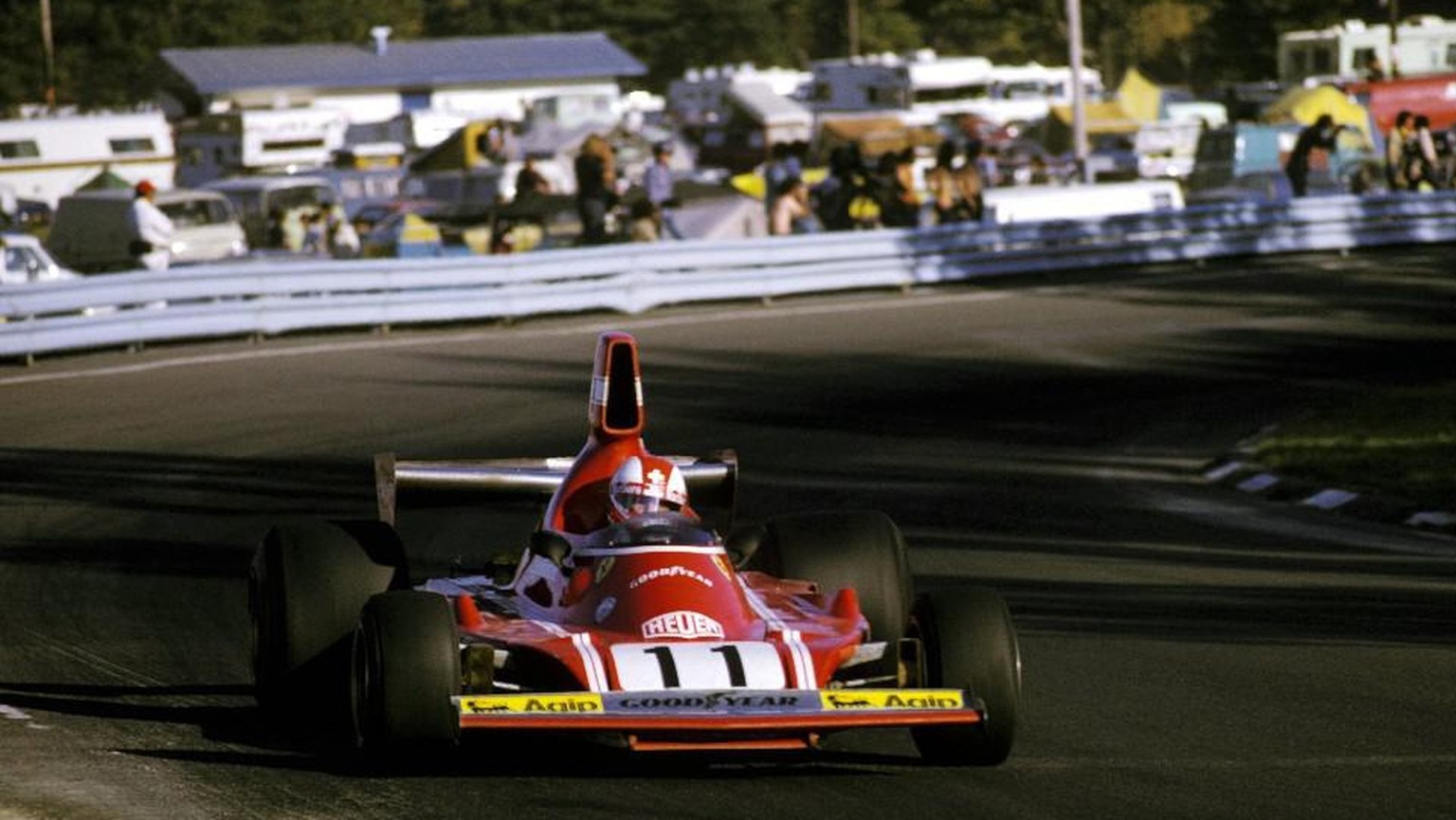 Der Tessiner Clay Regazzoni kämpft 1974 im Ferrari um den WM-Titel.
