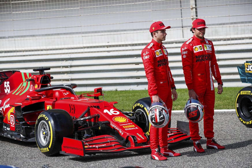 Charles Leclerc (l.) und Carlos Sainz sitzen ab dieser Saison im Cockpit der beiden Ferraris.