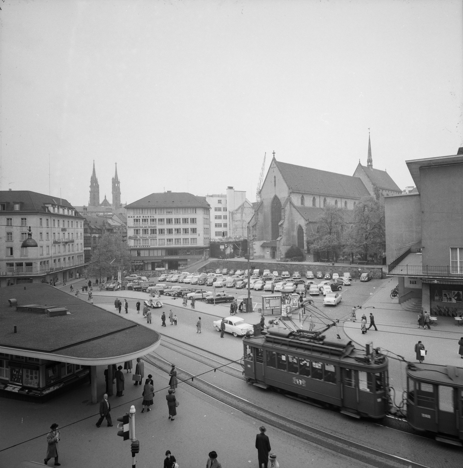 Der Barfüsserplatz 1957 in eine andere Richtung.