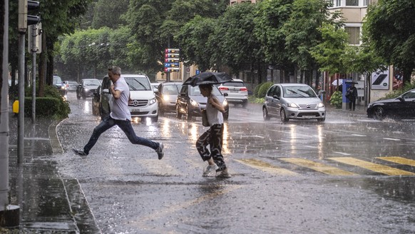 Starke Regenfaelle und Gewitter ziehen ueber die Stadt Luzern und die Zentralschweiz, am Montag, 23. Mai 2022, in Luzern (KEYSTONE/Urs Flueeler)