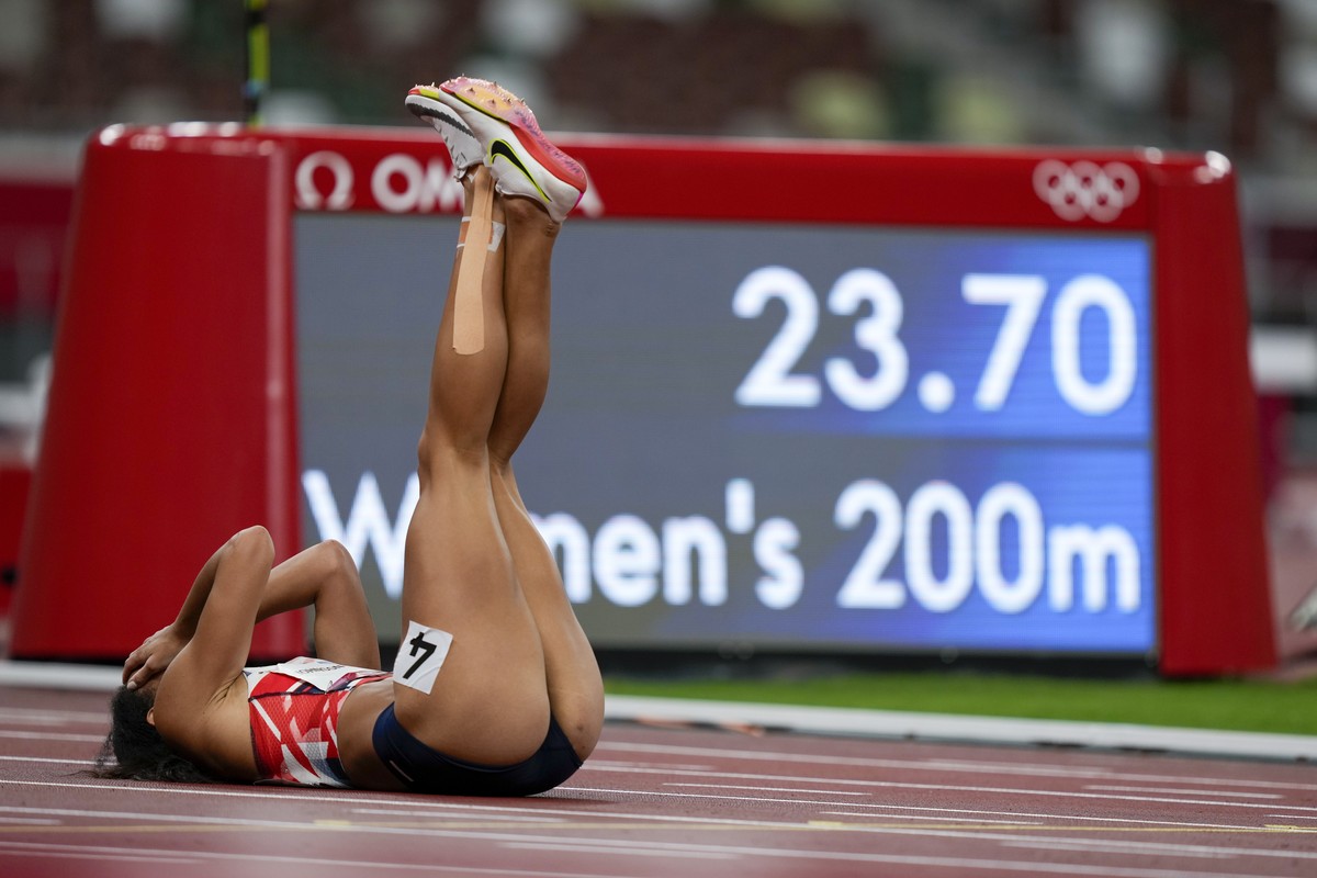 Katarina Johnson-Thompson, of Britain, reacts after falling during a heat in the heptathlon women's 200-meter at the 2020 Summer Olympics, Wednesday, Aug. 4, 2021, in Tokyo. (AP Photo/Martin Meis ...
