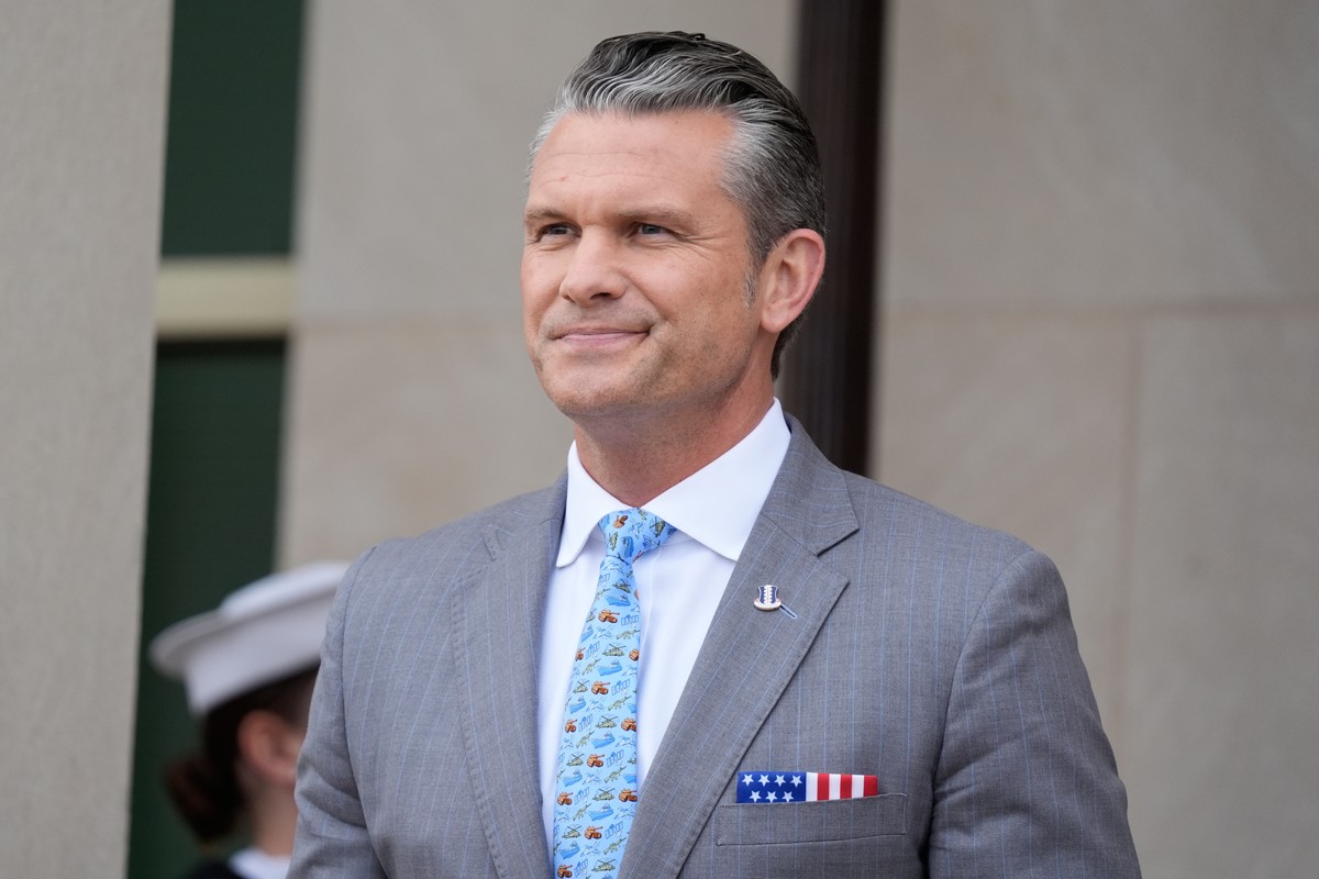 Secretary of Defense Pete Hegseth waits to welcome Britain's Defense Secretary Wes Streeting to the Pentagon during an arrival ceremony, Thursday, Oct 15, 2026, in Washington. (AP Photo/Manuel Ba ...