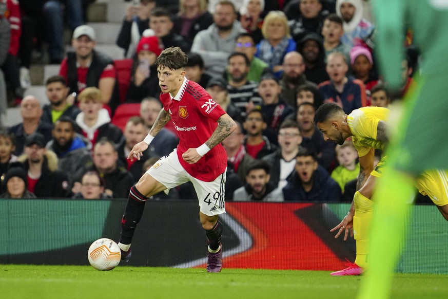 Manchester United&#039;s Alejandro Garnacho runs with the ball during the Europa League group E soccer match between Manchester United and Sheriff at Old Trafford in Manchester, England, Thursday Oct. ...