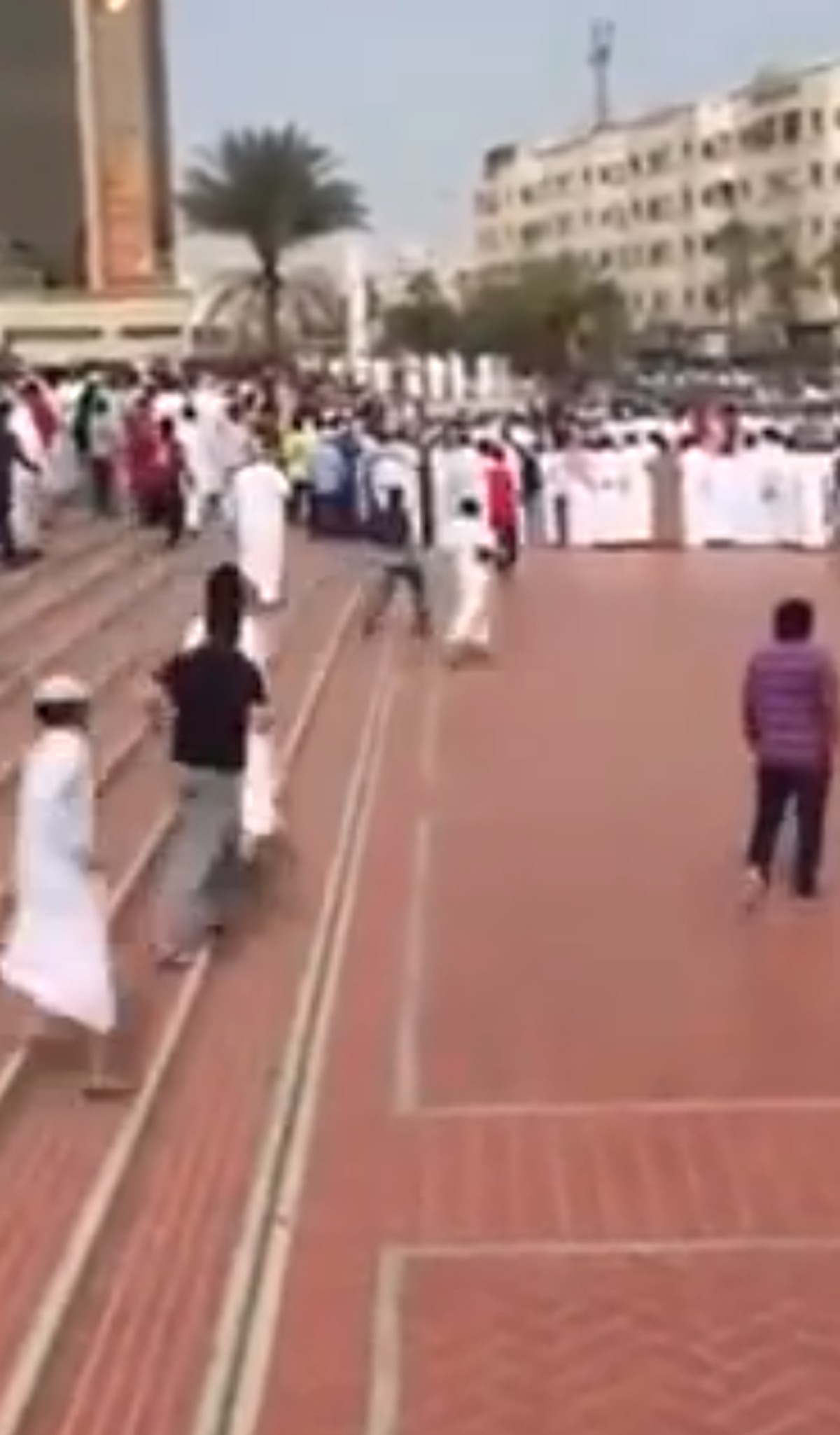 Weil ein saudi-arabischer Blogger den Islam beleidigt haben soll, wird ...