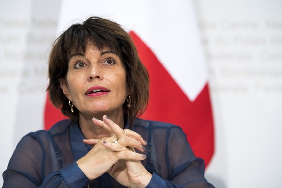 Bundesraetin Doris Leuthard spricht an der Medienkonferenz zu den Eidg. Abstimmungen, am Sonntag, 25. September 2016 in Bern. Die Schweizer Stimmbuerger stimmten ueber drei Vorlagen ab: die AHV-Plus-I ...