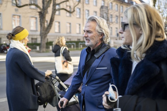 Beat Stocker erscheint zum Raiffeisen-Prozess des Zuercher Bezirksgerichts vor dem Volkshaus, am Mittwoch, 9. Februar 2022, in Zuerich. Die Staatsanwaltschaft wirft dem ehemaligen Raiffeisenchef Pieri ...