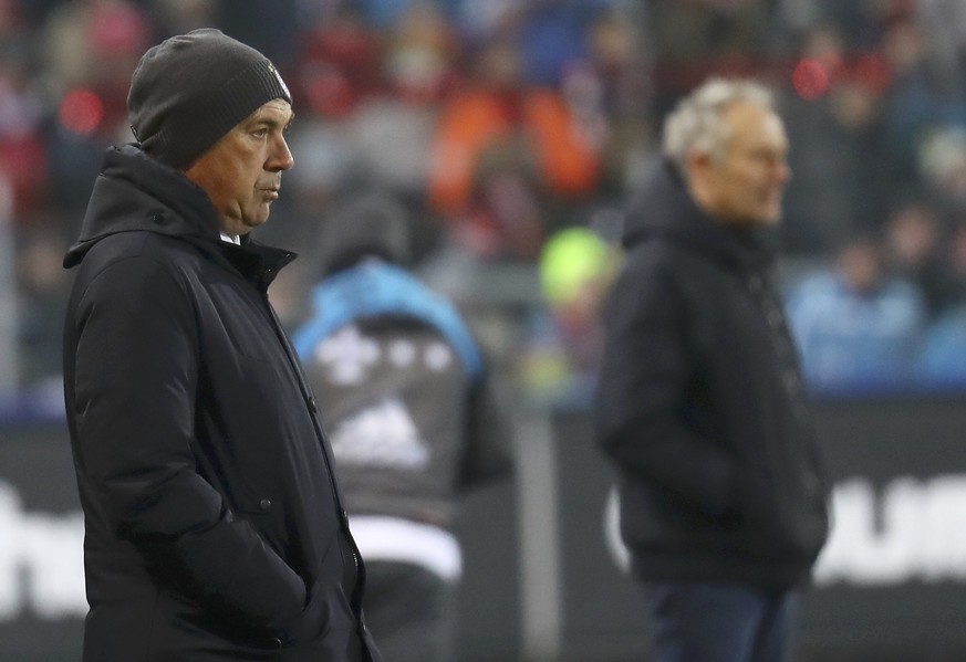 Football Soccer - SC Freiburg v FC Bayern Munich - German Bundesliga - Schwarzwald-Stadion, Freiburg, Germany - 20/01/17 - Bayern Munich&#039;s coach Carlo Ancelotti follows the match . REUTERS/Kai Pf ...