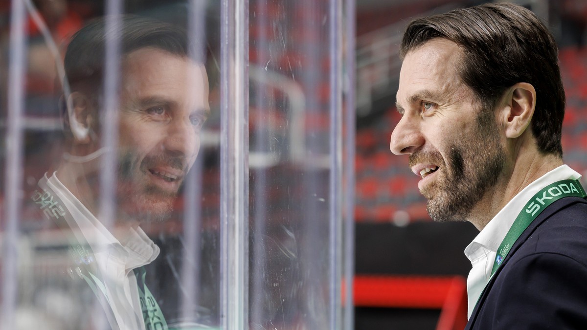 Lars Weibel, Director Sport of Swiss Ice Hockey Federation, looks the players, during an optional Switzerland team training session at the IIHF 2023 World Championship, at the Riga Arena, in Riga, Lat ...