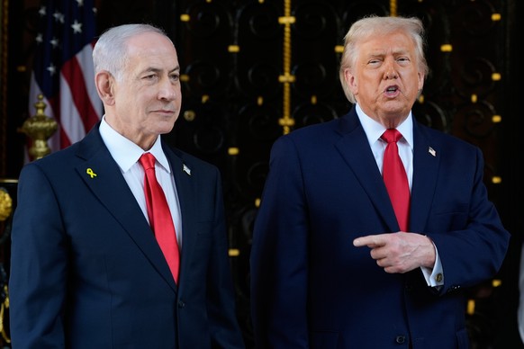 President Donald Trump points to Israel's Prime Minister Benjamin Netanyahu as he speaks with reporters at his Mar-a-Lago club, Monday, Dec. 29, 2025, in Palm Beach, Fla. (AP Photo/Alex Brandon)
 ...