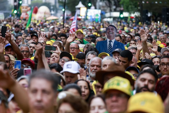 epa12361044 Supporters of former Brazilian President Jair Bolsonaro participate in a demonstration in the city of Sao Paulo, Brazil, 07 September 2025. Hundreds of supporters of former President Jair  ...