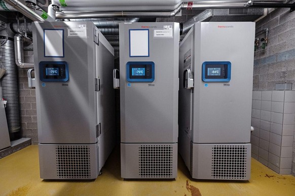 Covid-19-Impfstoff, Corona-Impfstoff, Impfstoff, Armeeapotheke (AApot), Impfstofflogistik, Impfstoff-Logistik, Ultratiefkühlung (&lt; -70 Grad), Ultratiefkühler, Kühllogistik-Kette, Covid-19, Corona,  ...