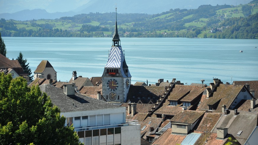 Steuerparadies Zug: Blick auf den Zuger See, im Vordergrund Altstadt und Zytturm.&nbsp;