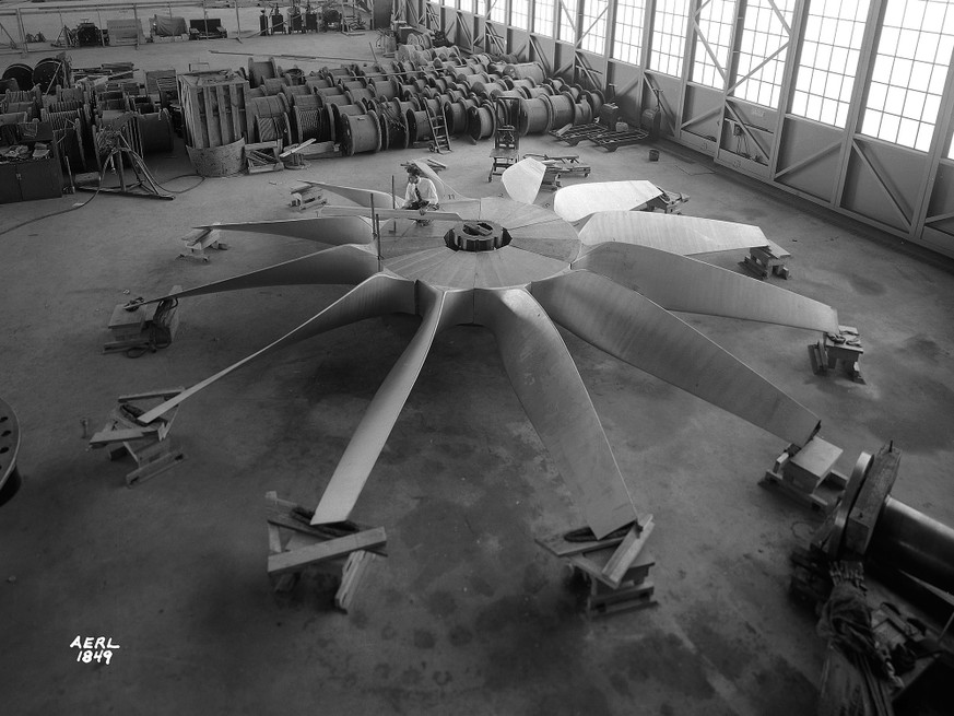 Altitude Wind Tunnel Drive Fan being Assembled
NASA ID: GRC-1943-C-01849
National Advisory Committee for Aeronautics (NACA) engineers assembled the Altitude Wind Tunnel’s (AWT) large wooden drive fan  ...