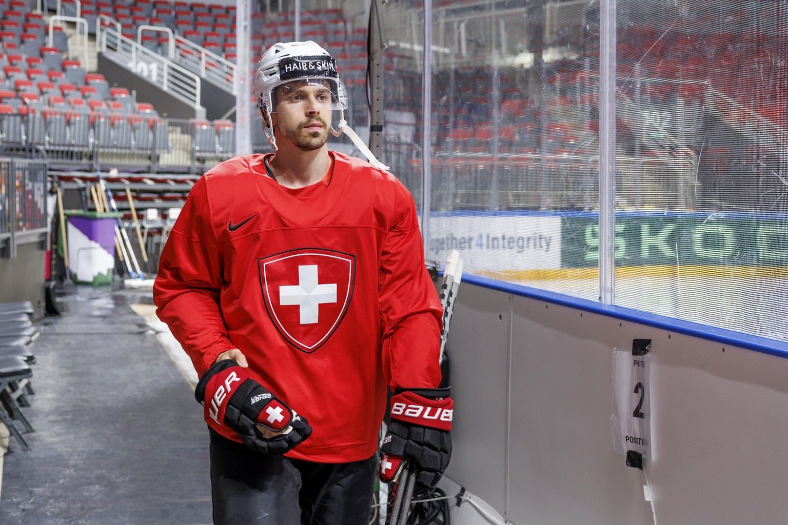 Switzerland&#039;s forward Denis Malgin arrives for an optional Switzerland team training session at the IIHF 2023 World Championship, at the Riga Arena, in Riga, Latvia, Wednesday, May 24, 2023. (KEY ...