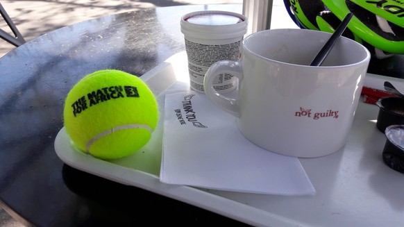 Federer vs. Murray – das war&#039;s vom Duell (so nah wie wir war niemand!)
Ich konnte den Tennisball von der Weltnummer 1 fangen, als sie Bälle ins Publikum schossen und geniesse jetzt bei einem Kaff ...