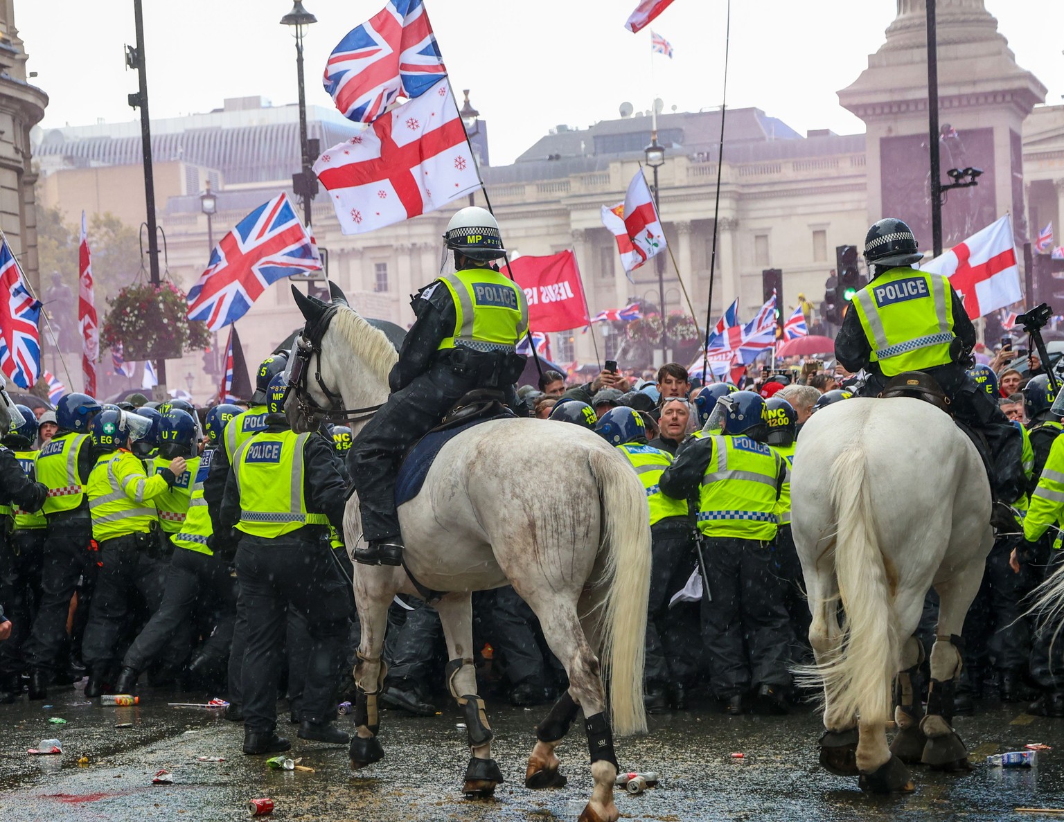 epa12374008 Protesters taking part in a &#039;Unite the Kingdom&#039; rally are held back by police officers, in central London, Britain, 13 September 2025. Two opposing demonstrations, involving tens ...
