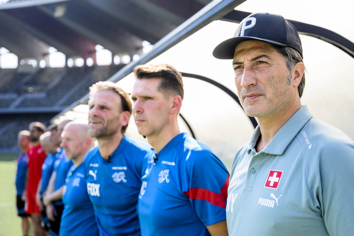 Switzerland's head coach Murat Yakin, right, and and members of his staff react during a friendly soccer match between Switzerland and Ghana in preparation for the FIFA World Cup Qatar 2022, at t ...