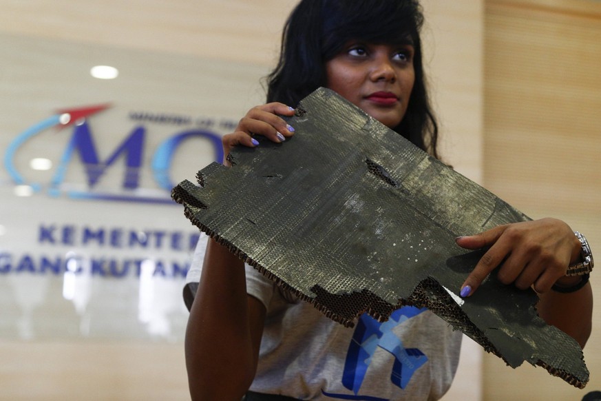 MH370 debris hand over to Malaysia PUTRAJAYA, MALAYSIA - NOVEMBER 30: Grace Subathirai Nathan, daughter of MH370 passenger Anne Daisy shows a serial number of debris found in Madagascar, believed to b ...