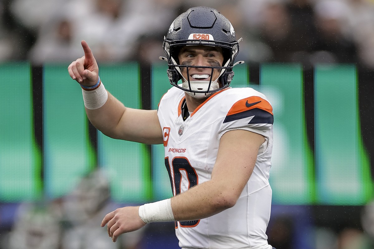 Denver Broncos quarterback Bo Nix (10) reacts after throwing his first touchdown pass against the New York Jets during the third quarter of an NFL football game, Sunday, Sept. 29, 2024, in East Ruther ...